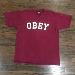 Maroon Graphic T Shirt Size M